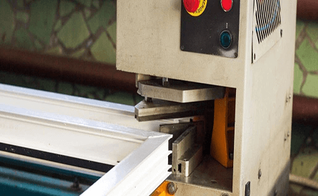 行業(yè) |包裝 |臺達裁切護角機解決方案，動作柔順，高速精密